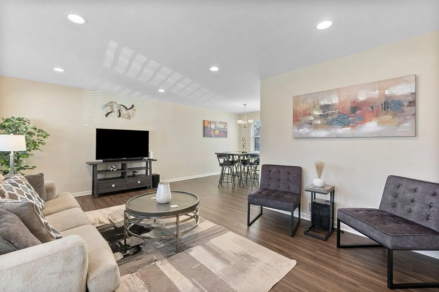 5 bed, 2.0 bath, $24,428 — Photo 3