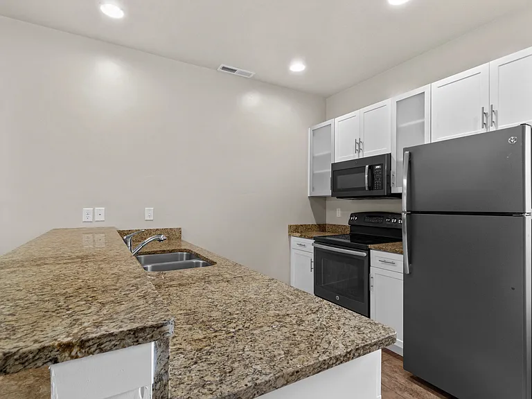 South Ridge Apartments — Photo 26