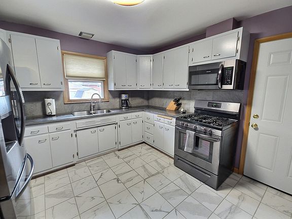 4th image of 614 Country Ln