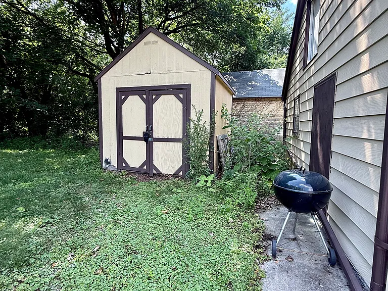421 W College Ave — Photo 10