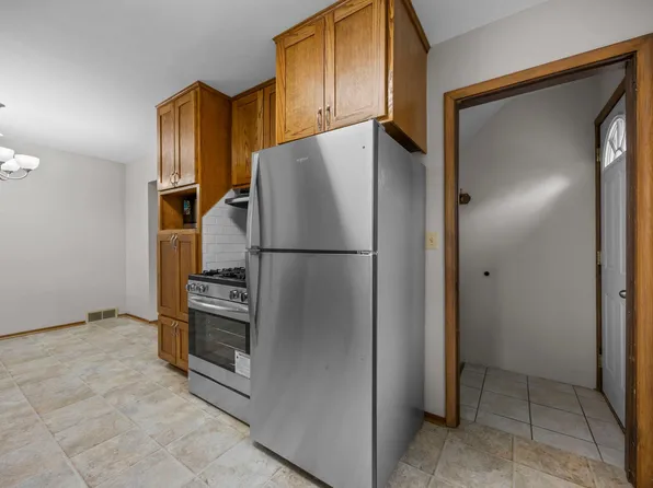 577 38th Ave NE, Columbia Heights, MN 55421