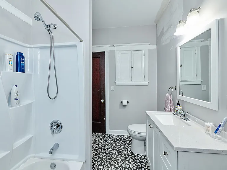 5436 W Ferdinand St #3E — Photo 8