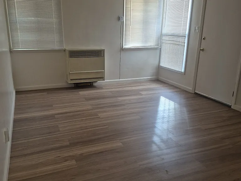 1651 E 111th St #1653 — Photo 4