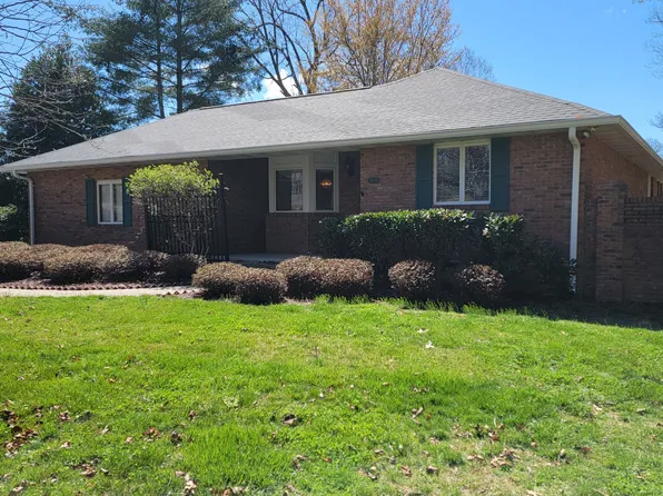 1041 Carousel Ln, Hendersonville, NC 28792