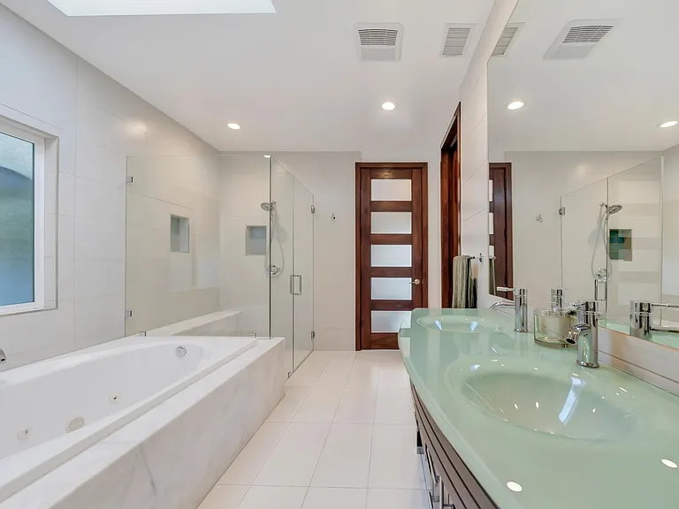 5817 Ranchito Ave — Photo 71