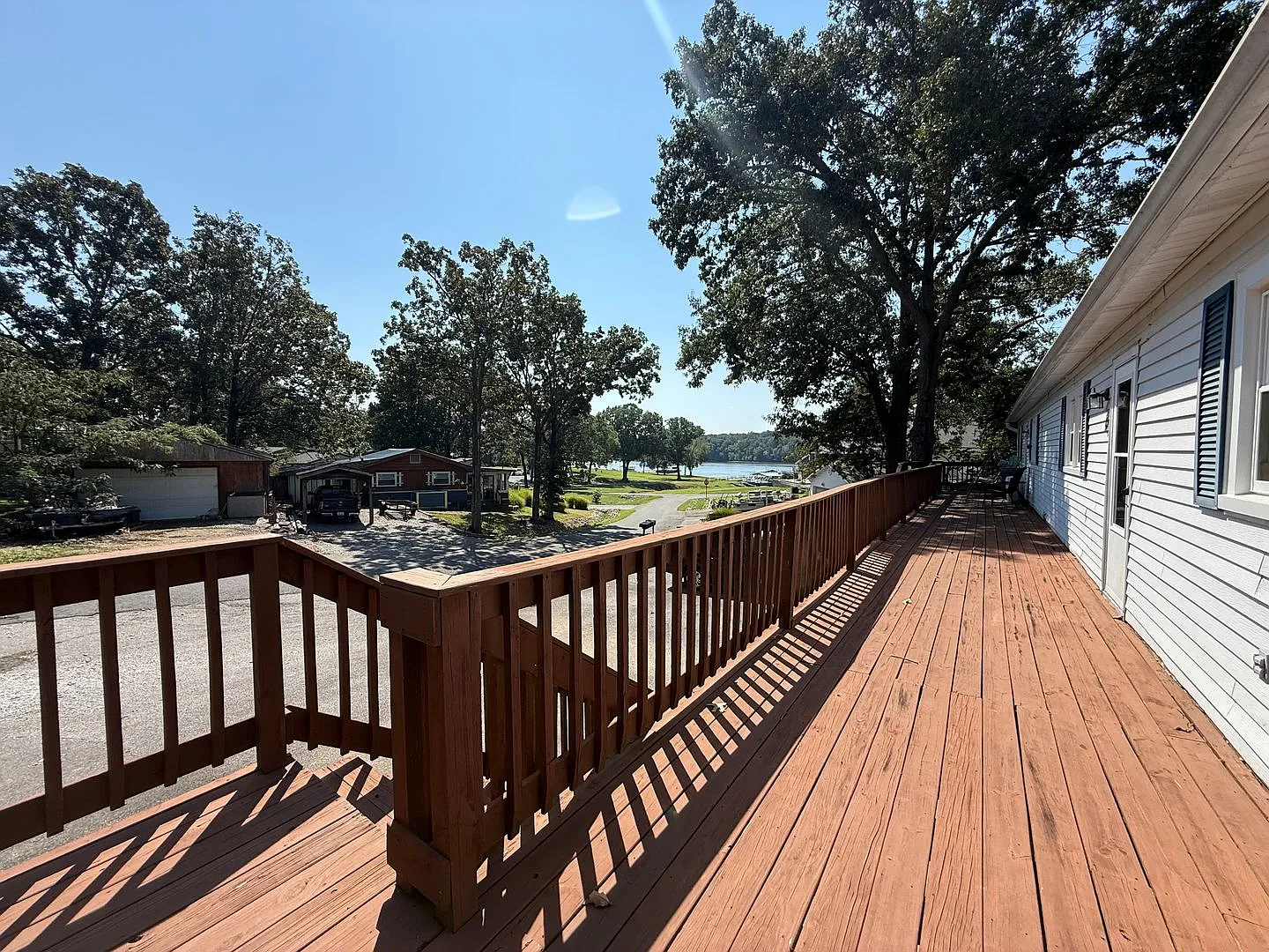 2-bedroom, 1-bathroom upstairs apartment on KY Lake — Photo 3