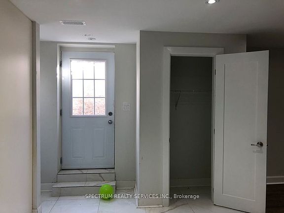 2nd image of 498 Wettlaufer Ter