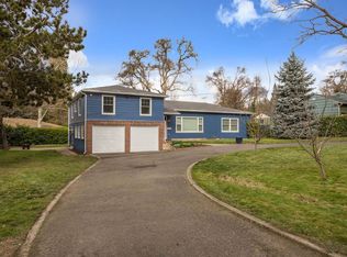 2215 E Main St, Medford, OR 97504