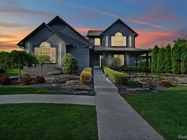 5729 Woodfield Pkwy, Grand Blanc, MI 48439