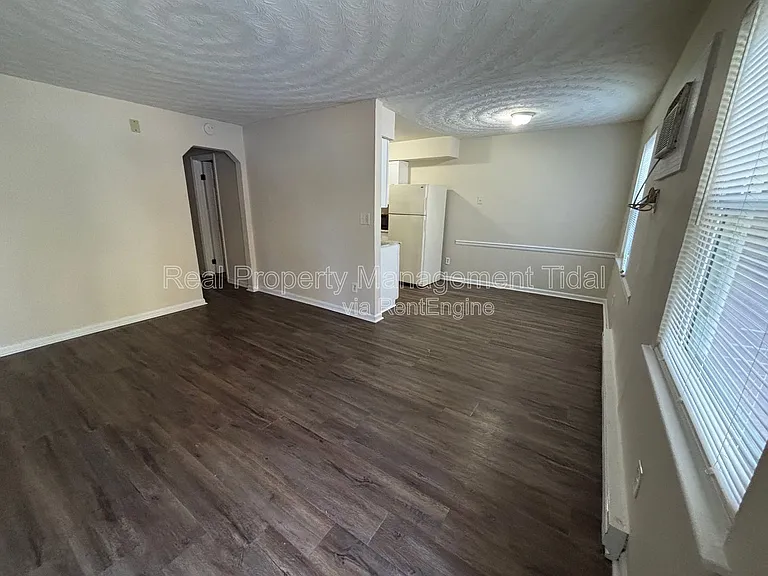 6255 Alexander St #6 — Photo 5