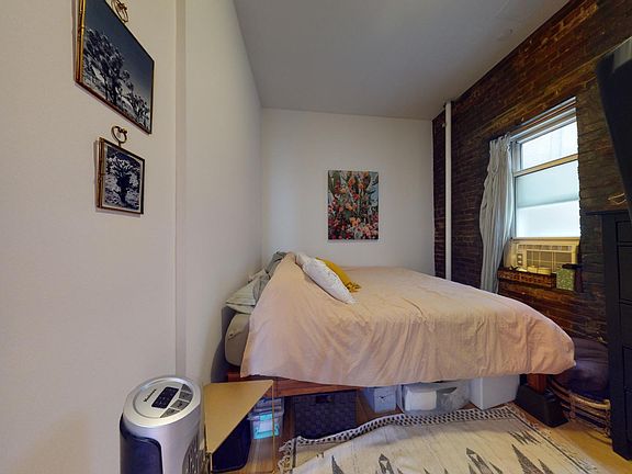 4th image of 218 E 84th St APT 5C