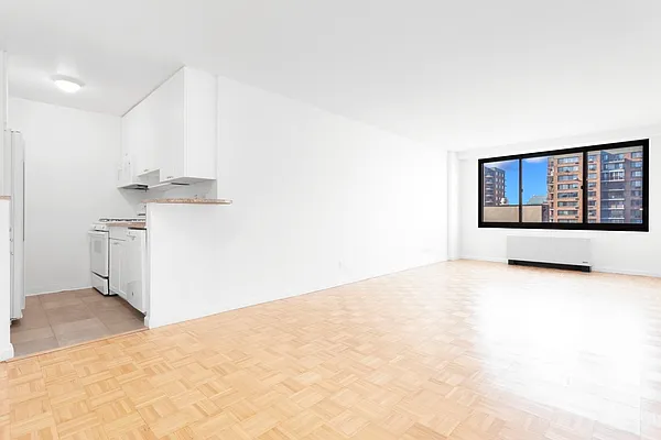 Rented by Olnick Organization | media 7