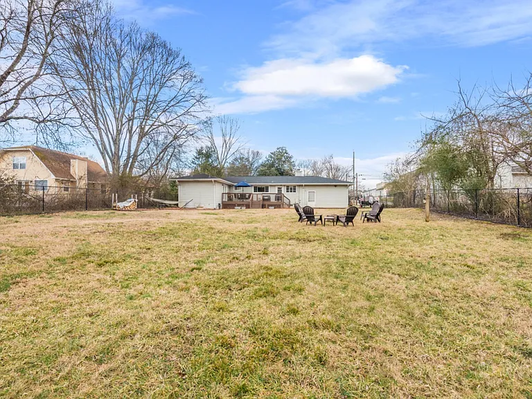 1223 Rocky Hill Rd — Photo 3
