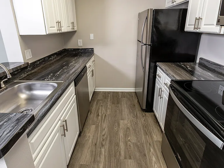 Experience the joy of culinary creation in our fully-equipped kitchens. Chic cabinetry and exquisite granite-style countertops bring out the inner chef in you at The View.