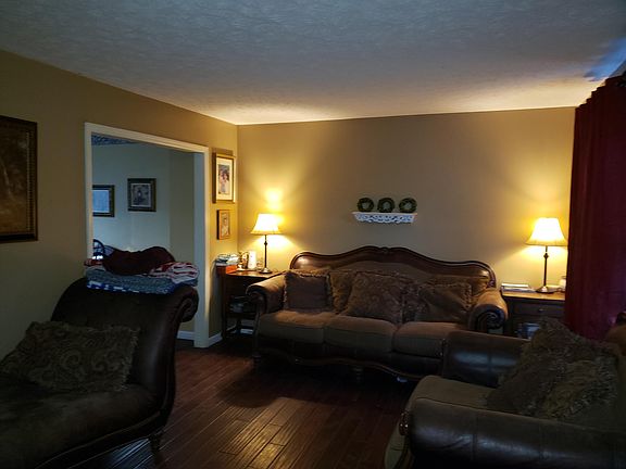 3rd image of 916 Doncaster Ave