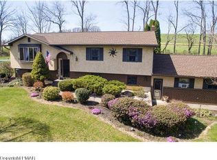 3735 Friedens Rd, Slatington, PA 18080