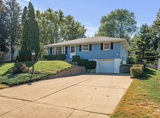 6545 4th St N, Oakdale, MN 55128