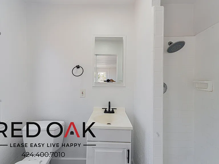 1111 N Doheny Dr #A — Photo 9