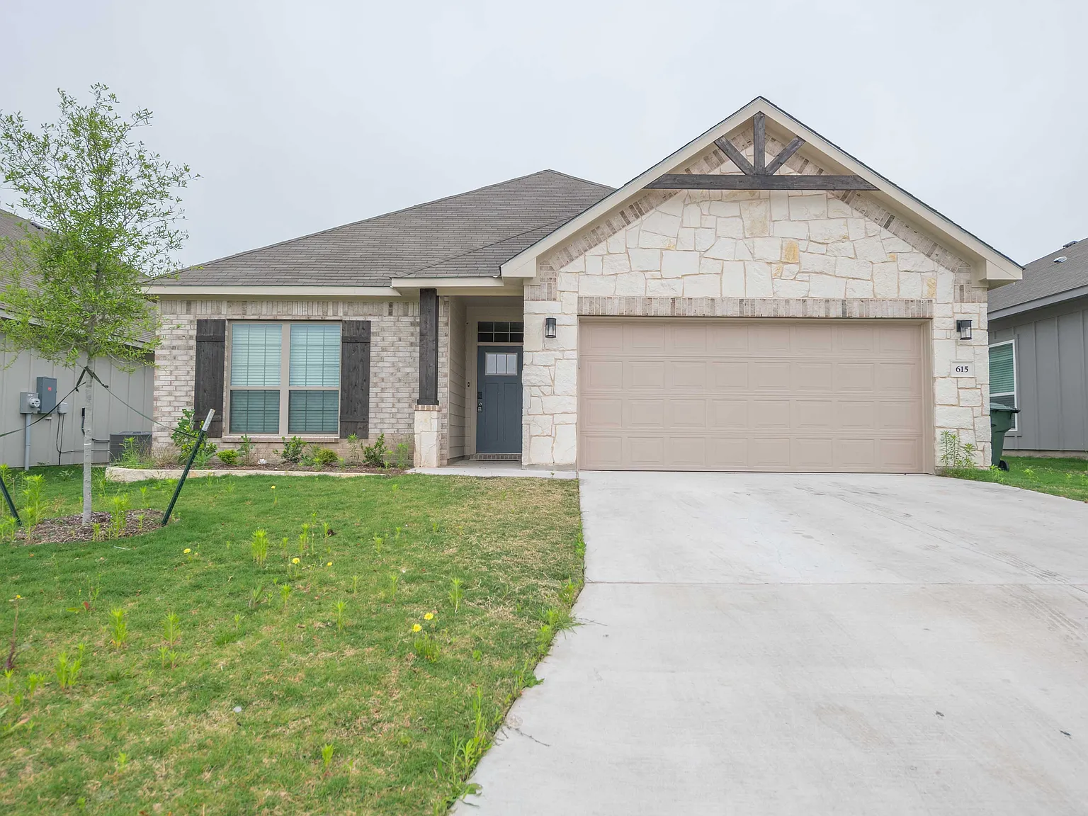 4 bed, 1996 sqft, $4,000 — Photo 1