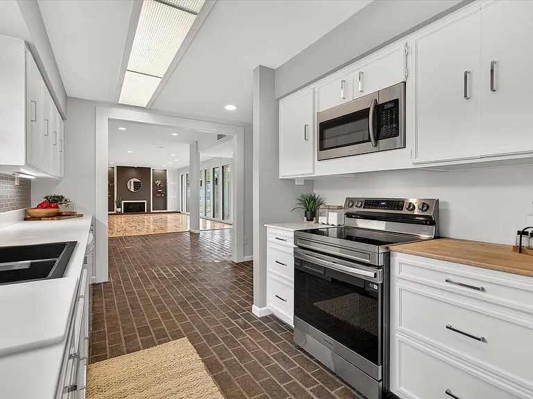 147 Valley Dr — Photo 20