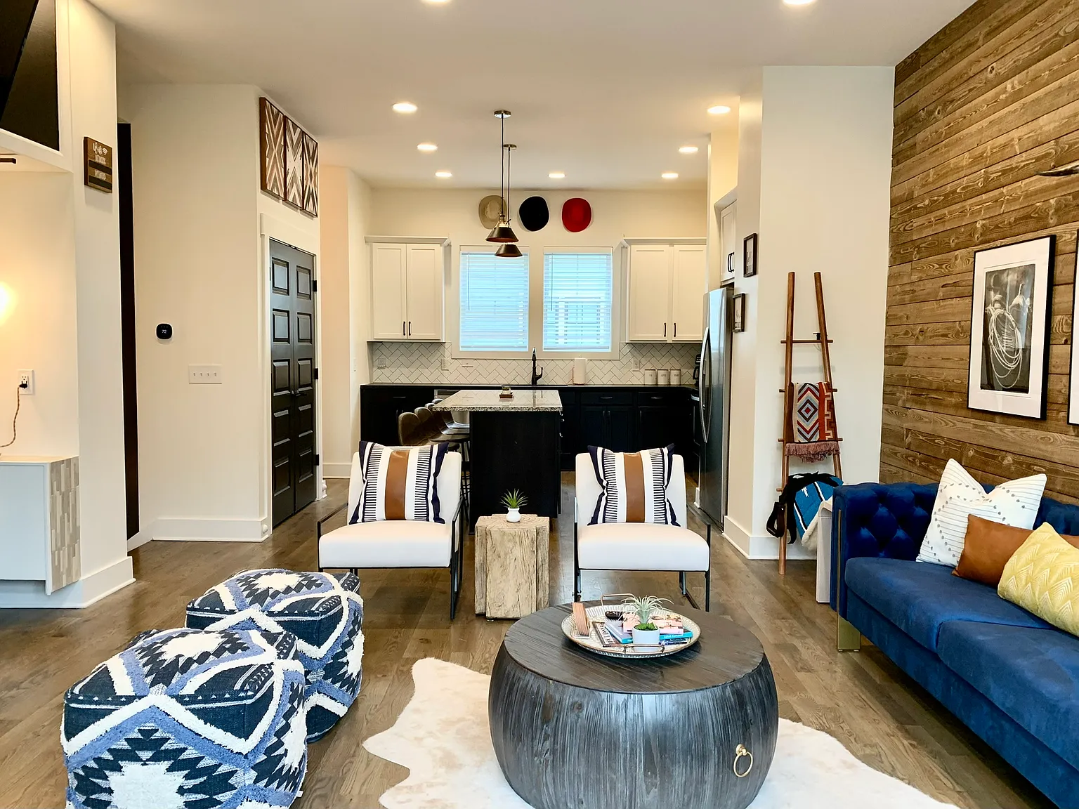 3 bed, 3.5 bath, 1684 sqft, $5,395 — Photo 2