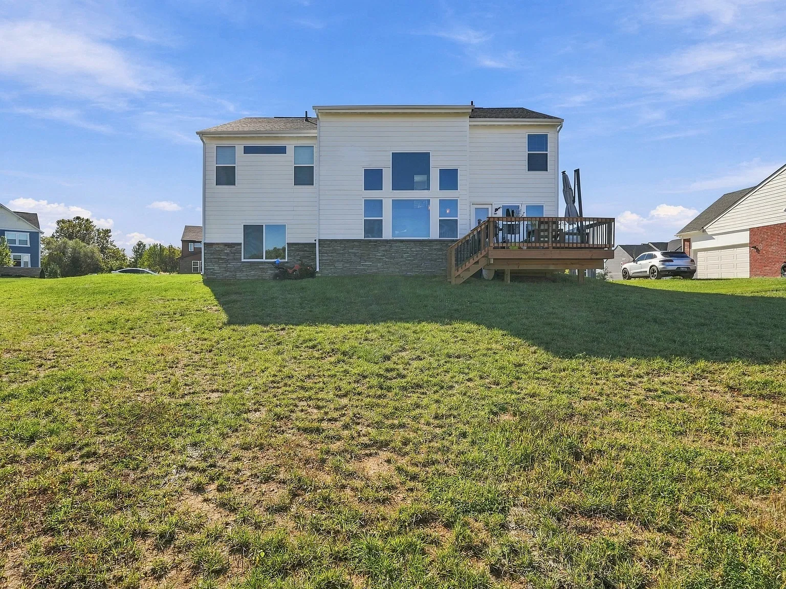 4 bed, 2.5 bath, 2600 sqft, $3,500 — Photo 4