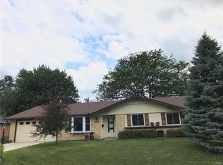 1014 Merrywood Dr, Englewood, OH