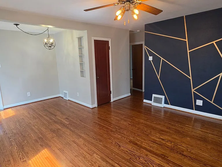 7047 Mardel Ave — Photo 5