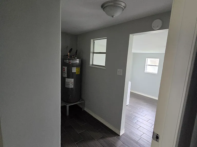 1101 W Cooper St — Photo 6