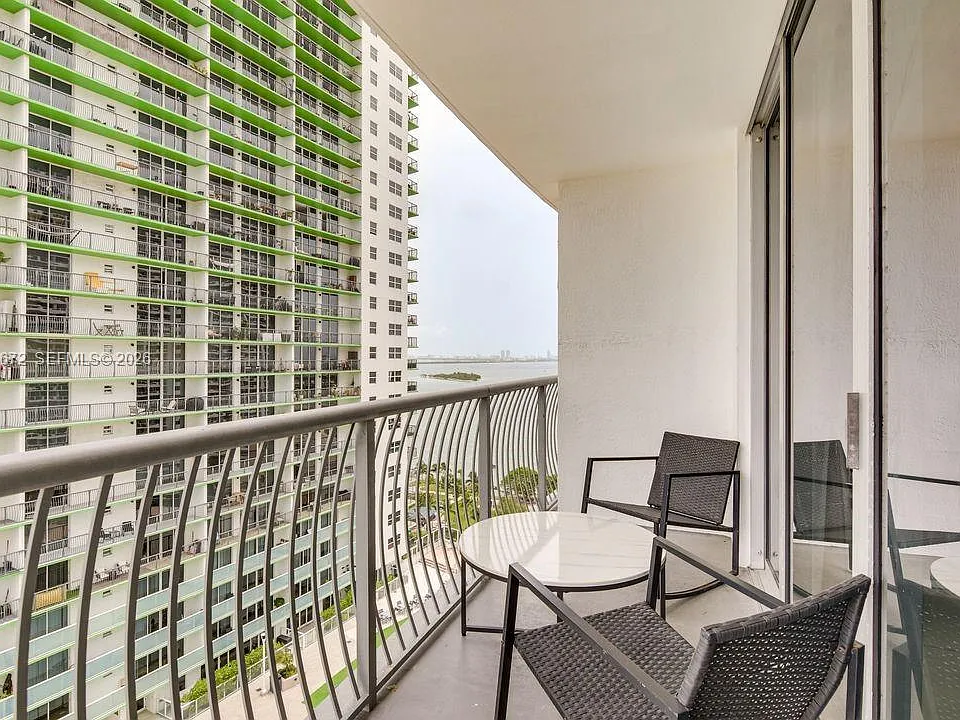 1750 N Bayshore Dr #1909