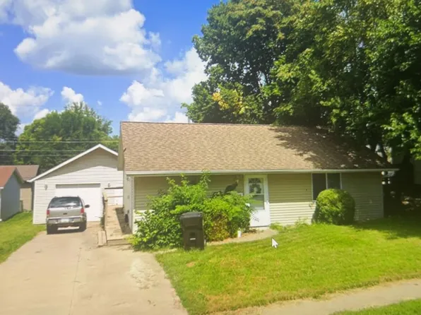 1005 E Main St, Knoxville, IA 50138