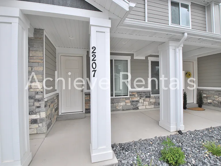2207 S 1090 E — Photo 2