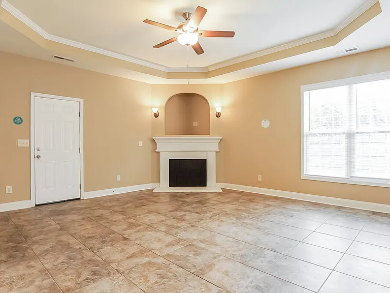 4493 Canterbury St — Photo 4