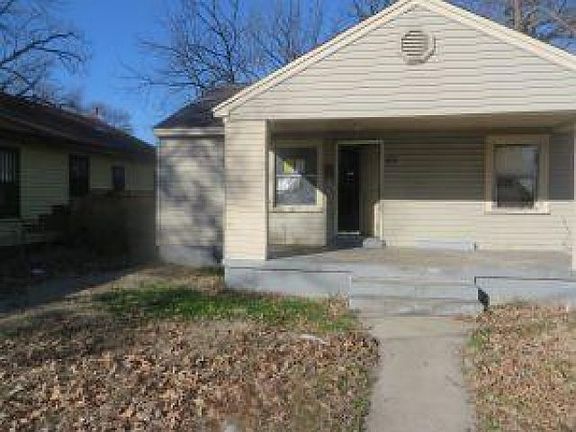 3rd image of 2322 Peres Ave