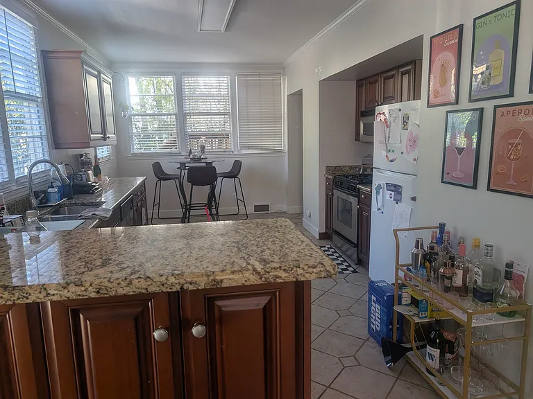 1907 Pendleton St — Photo 4