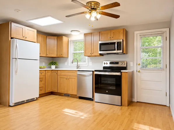 325 Washington St APT B, West Warwick, RI 02893