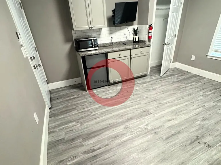 112 N 10th St #2B — Photo 2