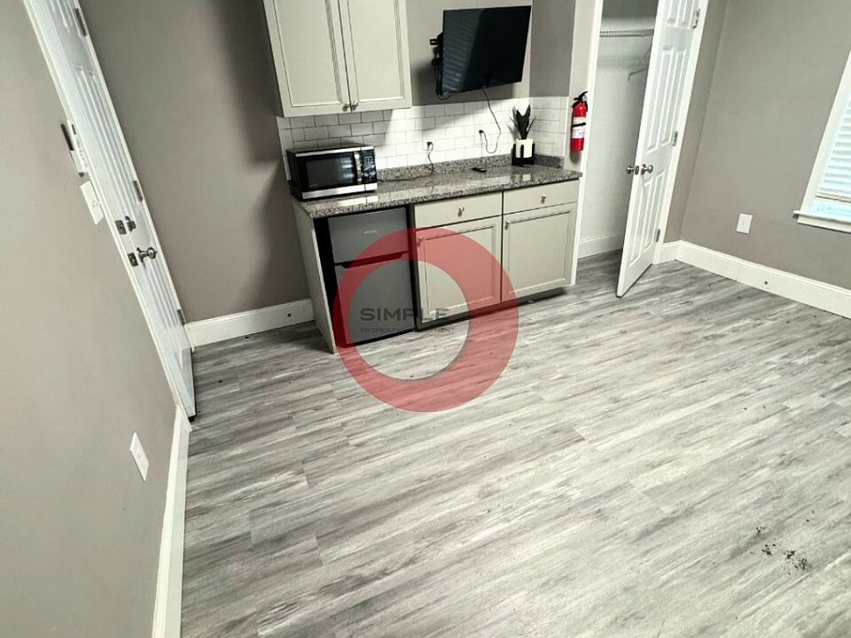 2nd image of 112 N 10th St Room 2B