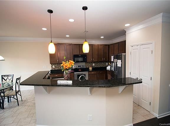 3rd image of 5017 Broad Leaf Ct
