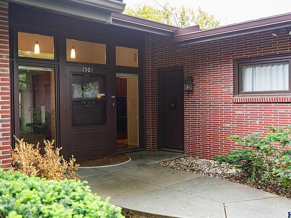 3rd image of 1501 W Manor Dr