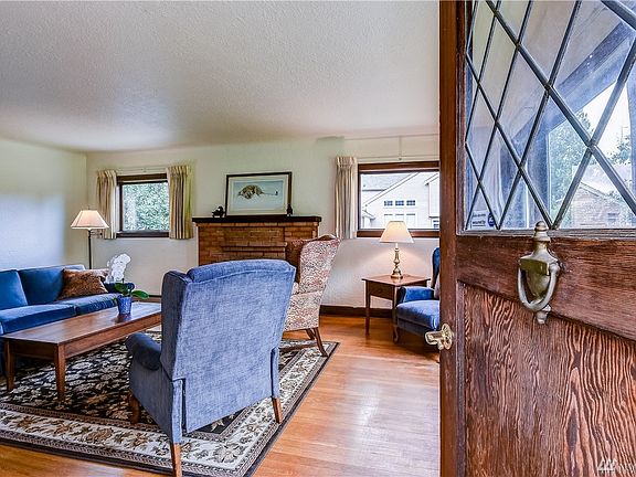4th image of 203 140th Ave NE