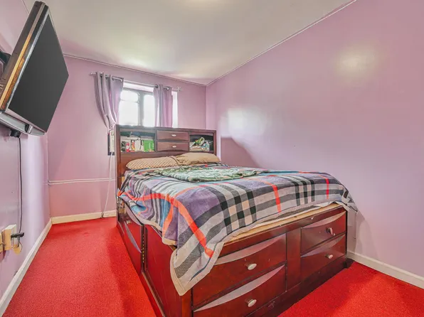 121 Montauk Avenue image 5 of 19