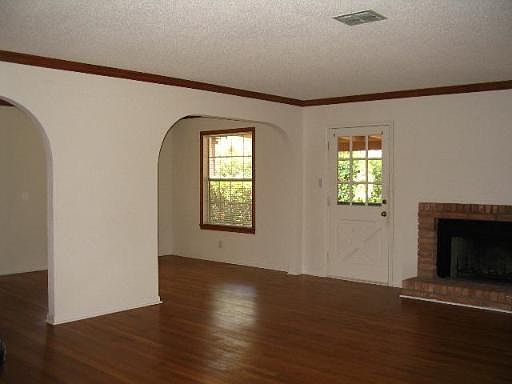 3rd image of 215 NORTHAVEN DR