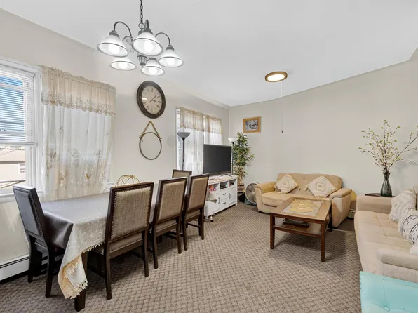 98 West 49th Street image 5 of 35