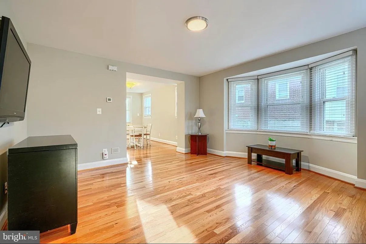 4 bed, 1285 sqft, $1,800 — Photo 4