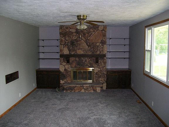 4th image of 36 Devine Dr