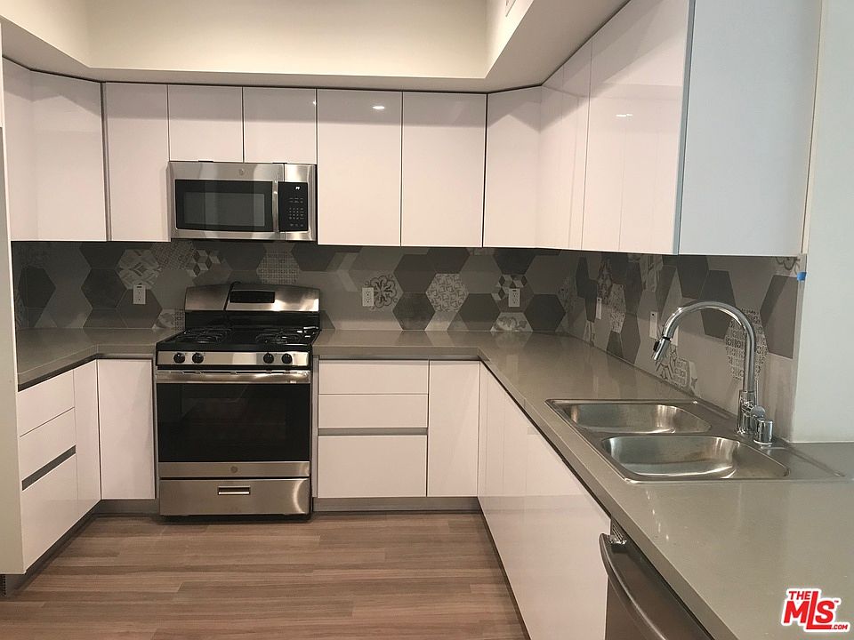 1st image of 1265 Barry Ave