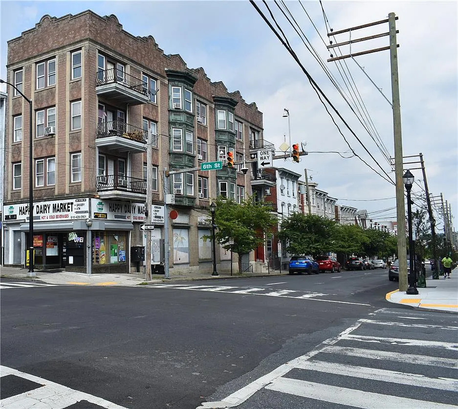 1 bed, 1.0 bath, 808 sqft, $1,200 — Photo 1