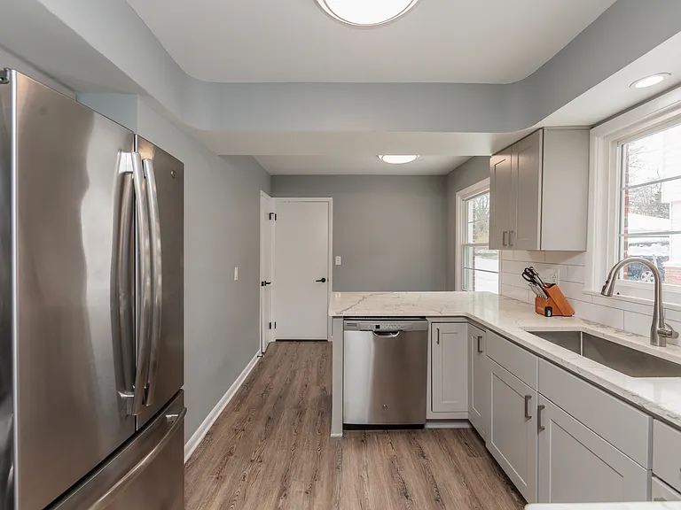 2539 Warrensville Center Rd — Photo 13