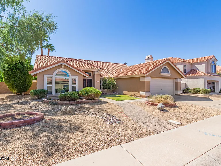 1551 W Ironwood Dr — Photo 2
